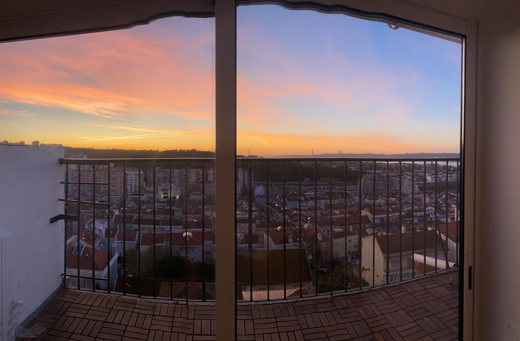 Ideally Located With Perfect Views Алжеш Екстериор снимка