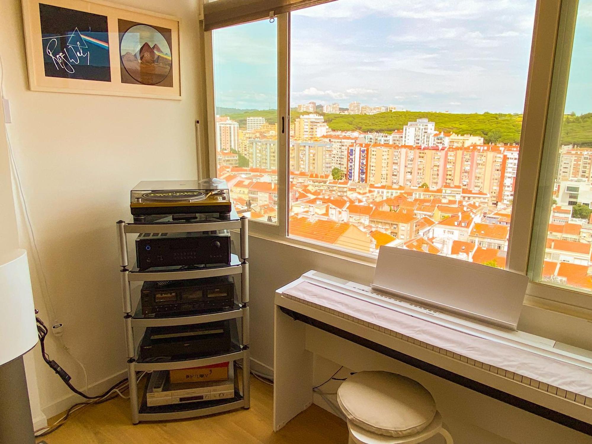 Ideally Located With Perfect Views Алжеш Екстериор снимка