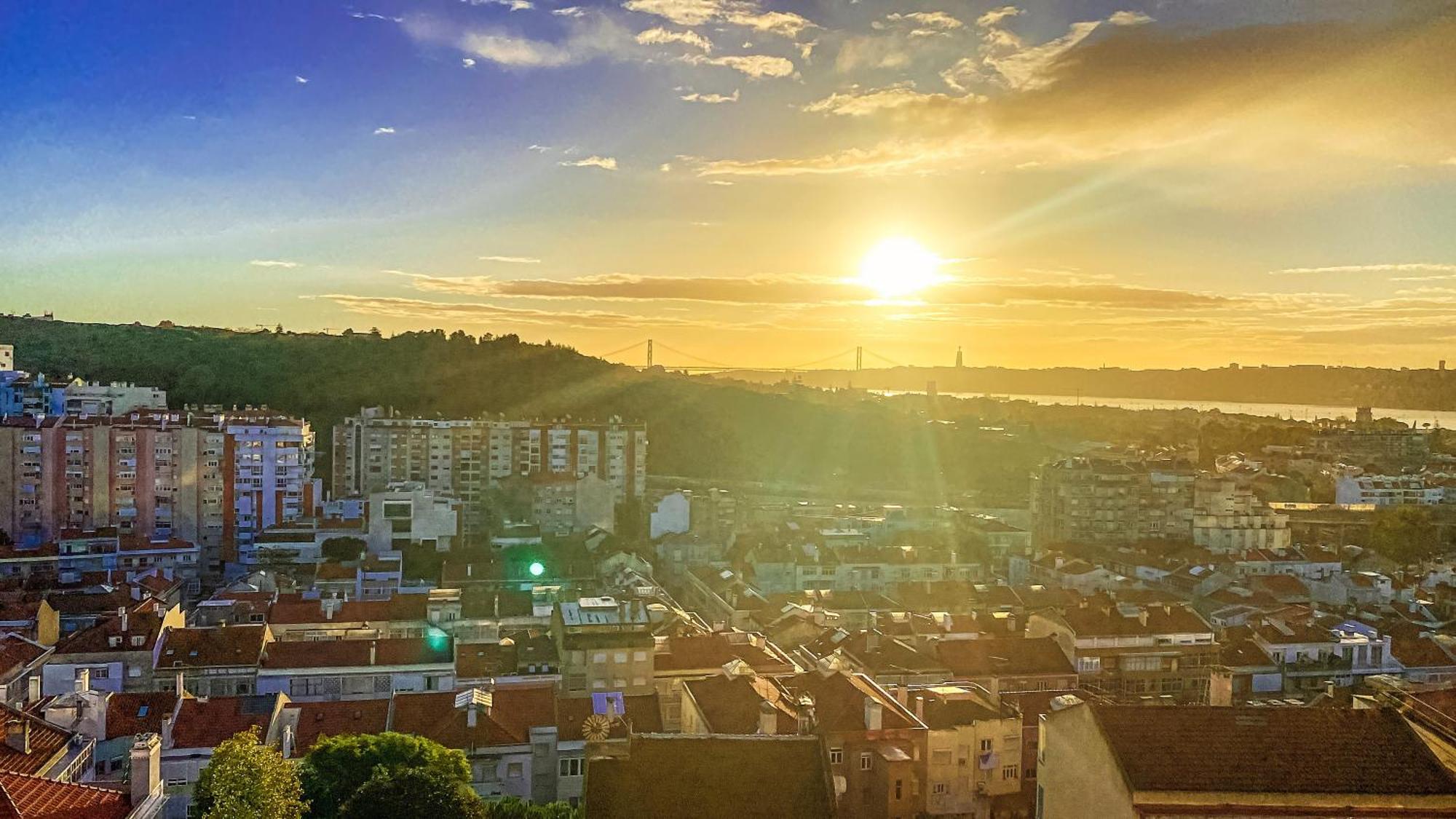Ideally Located With Perfect Views Алжеш Екстериор снимка